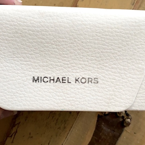 🕶 MICHAEL KORS IVORY LEATHER SUNGLASSES HARD CASE - Picture 2 of 6